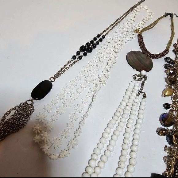 Lot Of 12 Fashion Costume Jewelry Necklaces Some Branded Some Not Various Styles - Picture 10 of 12